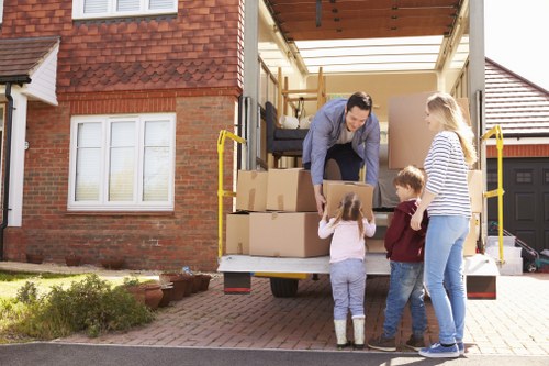 Low-carbon van used for a sustainable moving service